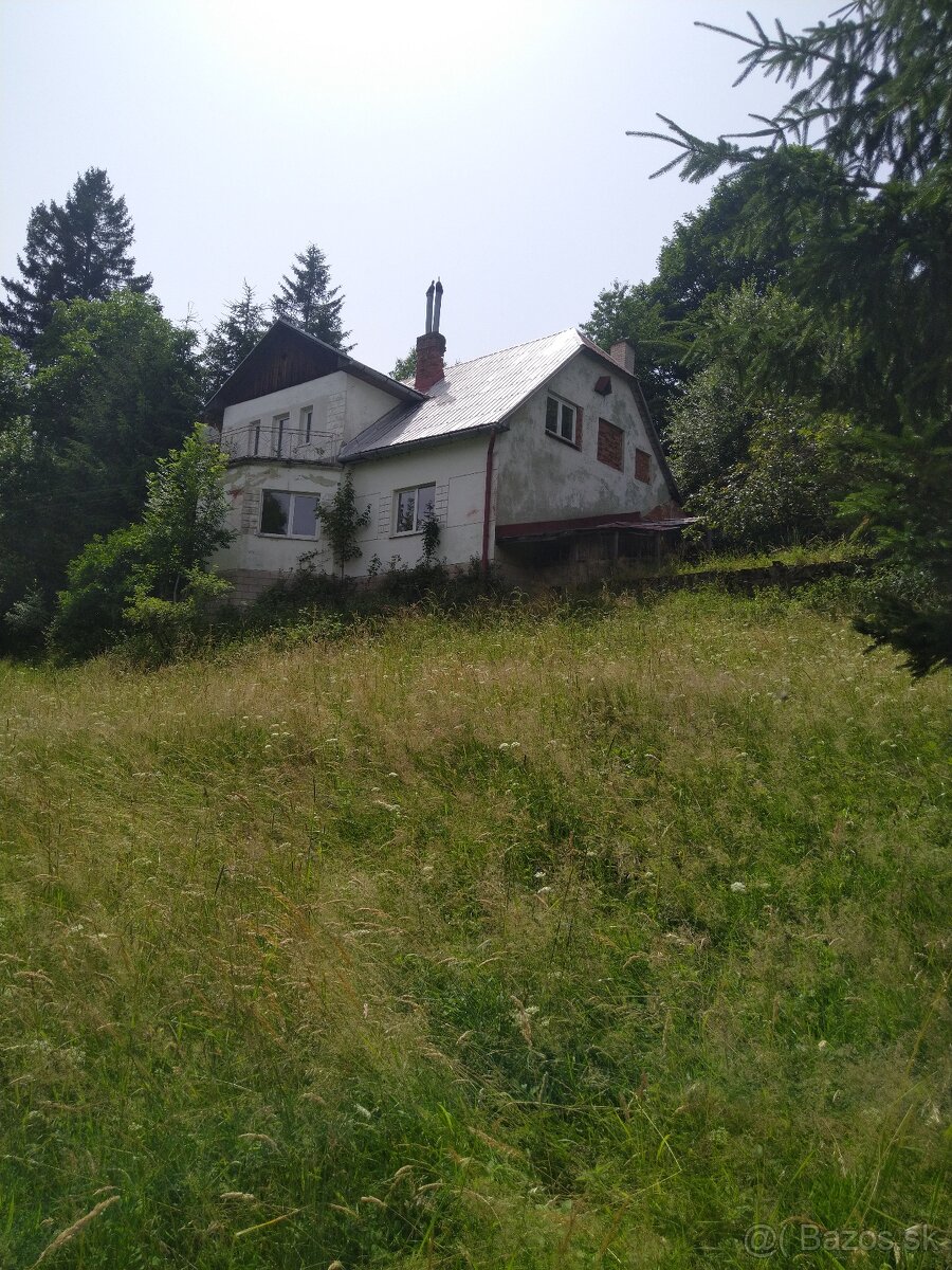 Chalúpka z pekným pozemkom a okolim
