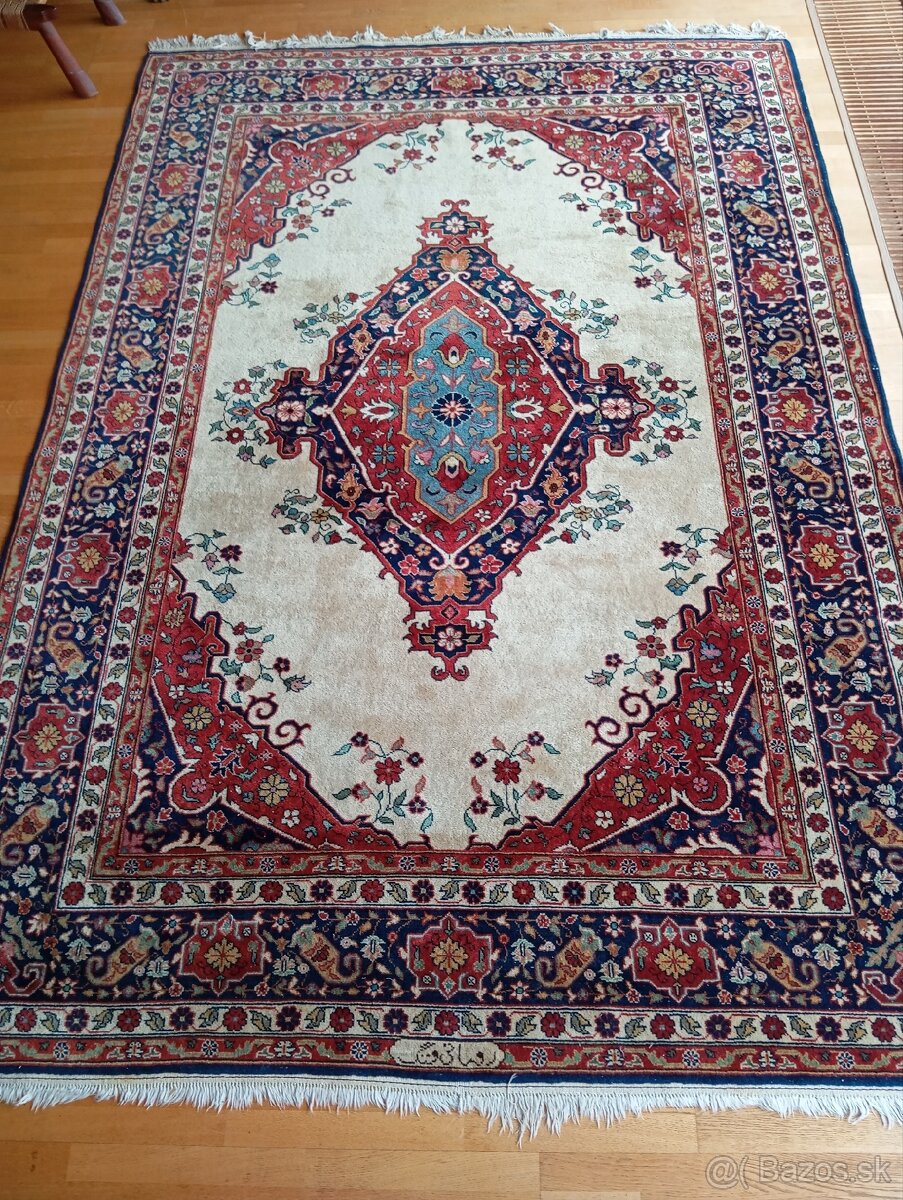 Krásny svetlý ručne viazaný perzský koberec 340x225 cm