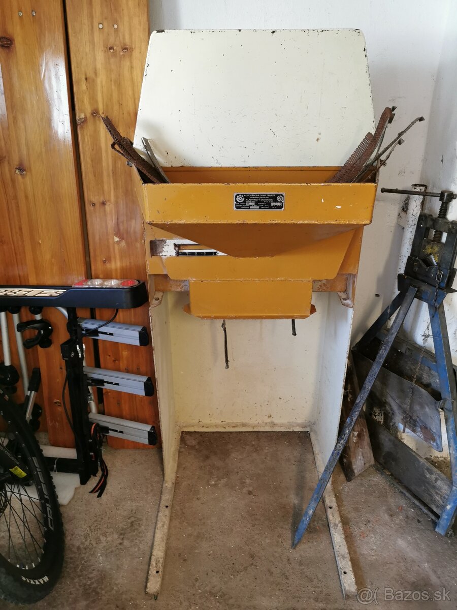 Šrotovnik kladivkovy