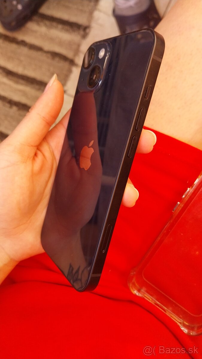 Predám iPhone 13