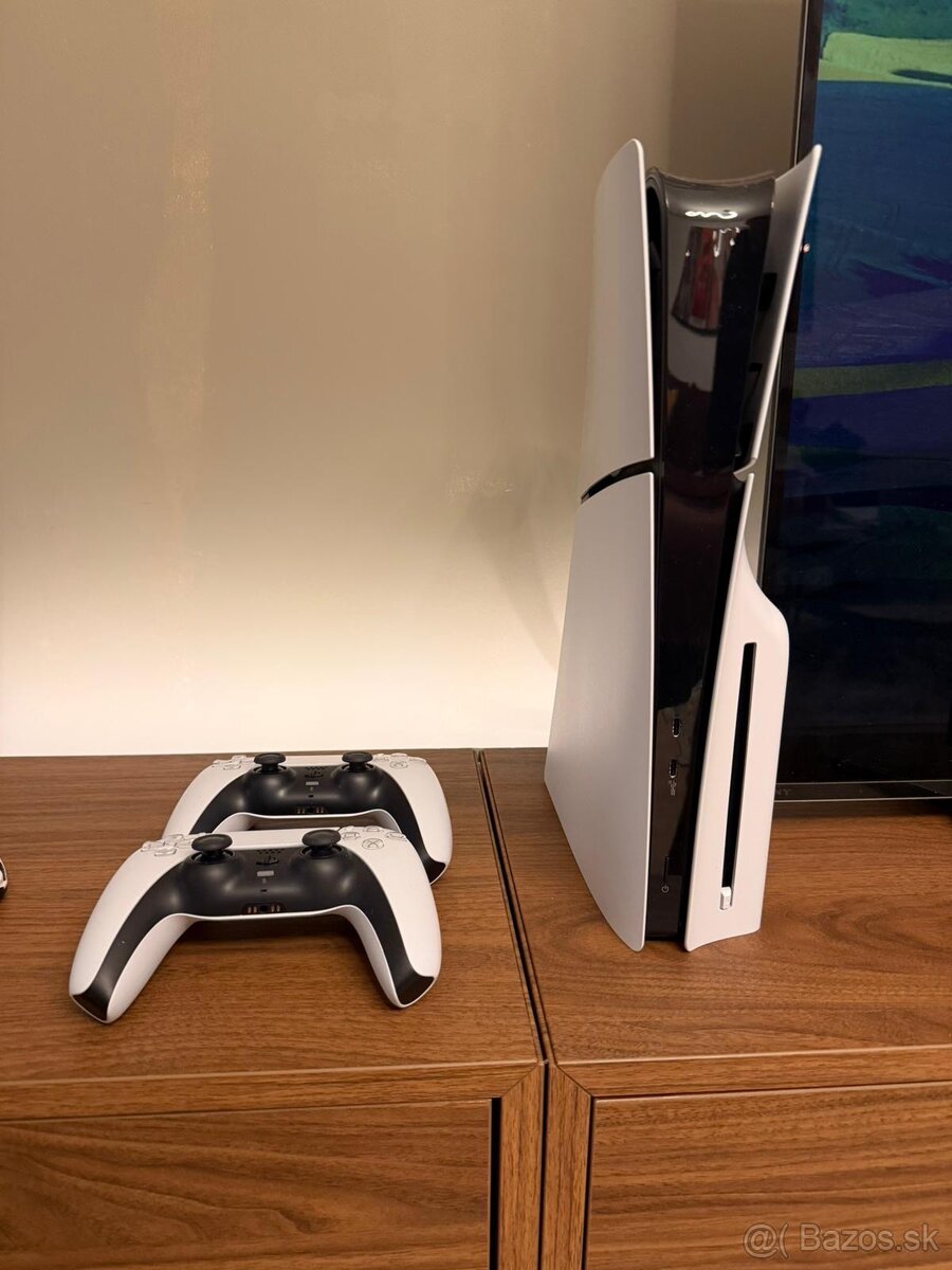 PlayStation 5 Slim + Extra DualSense controller