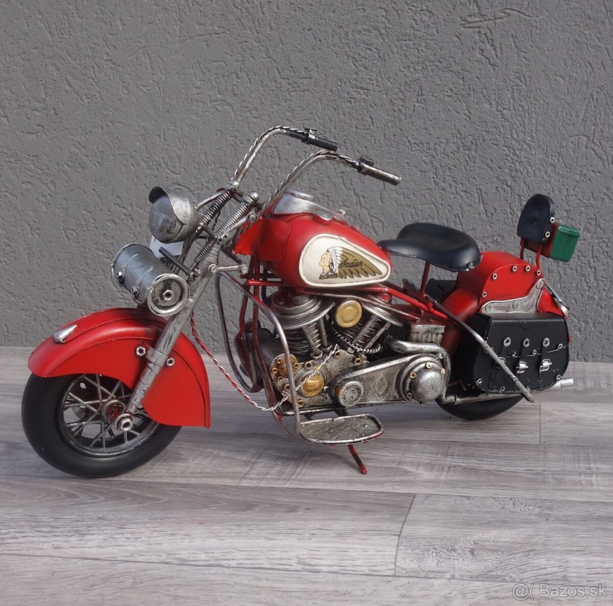 Retro model – motorka.
