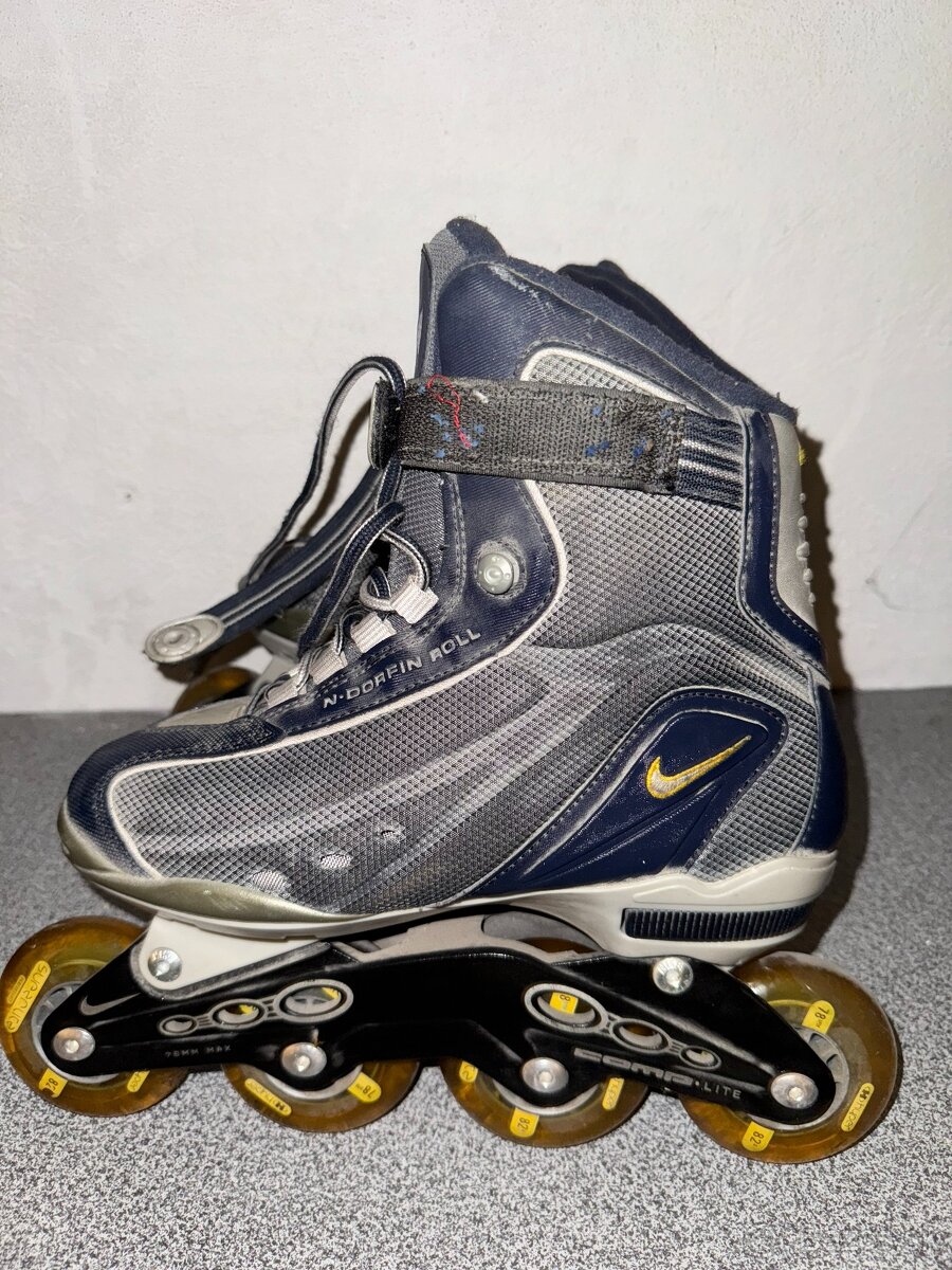 dámske kolieskové korčule Nike.