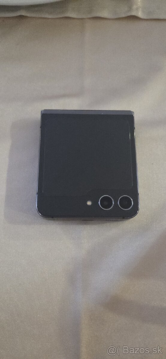 Samsung Z flip 5. 512GB, 8GB ram