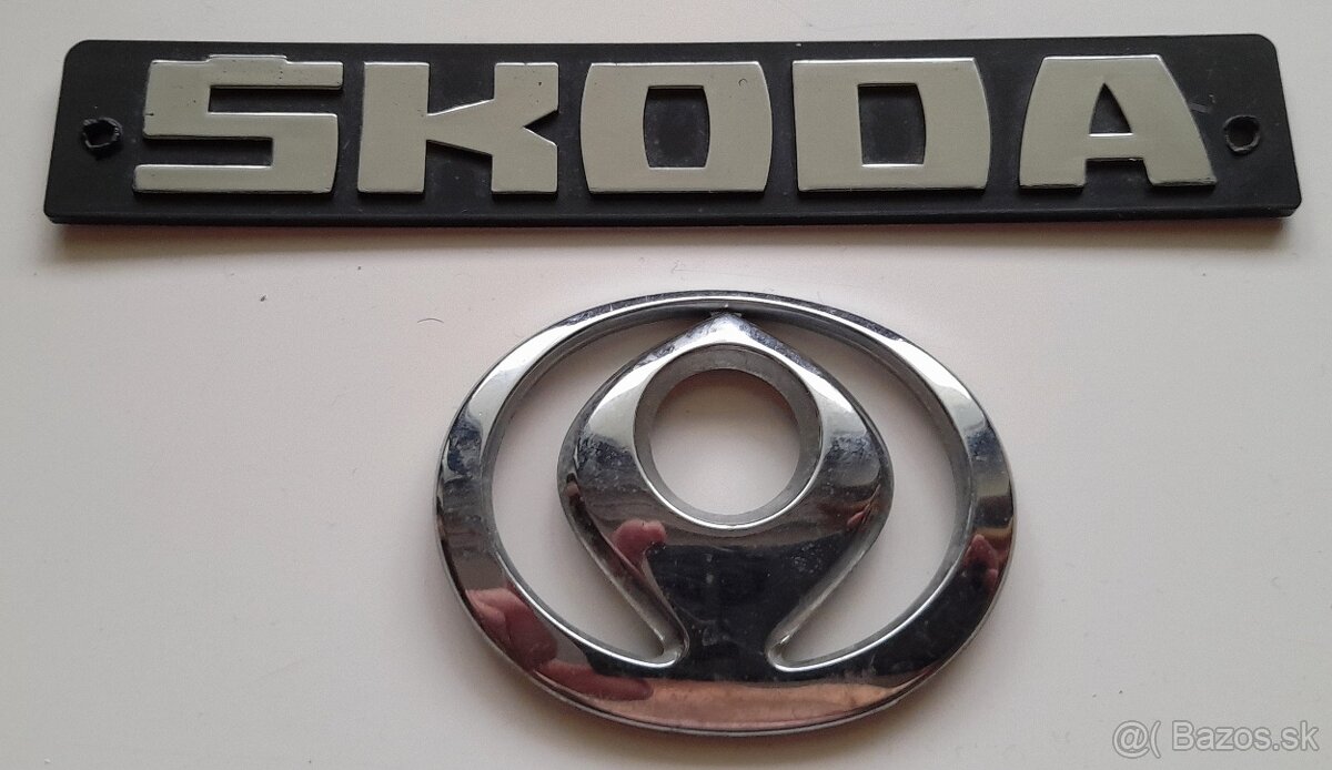 Predám nepoškodený znak ŠKODA na predný masku ŠKODA 105 - 12