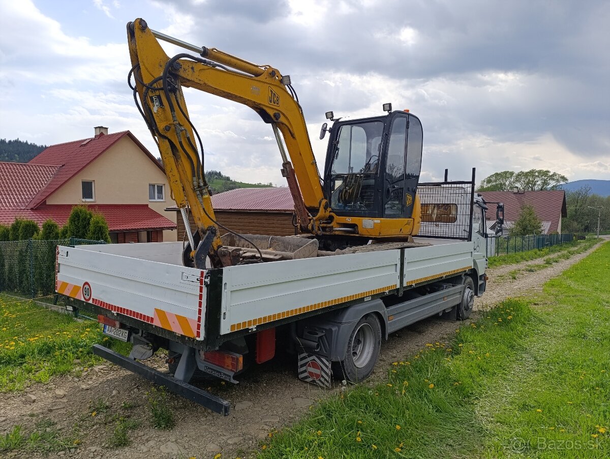 JCB 8052