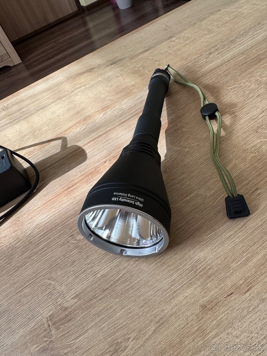 Hľadacie svietidlo Armytek Barracuda Pro - 800 metrov dosah