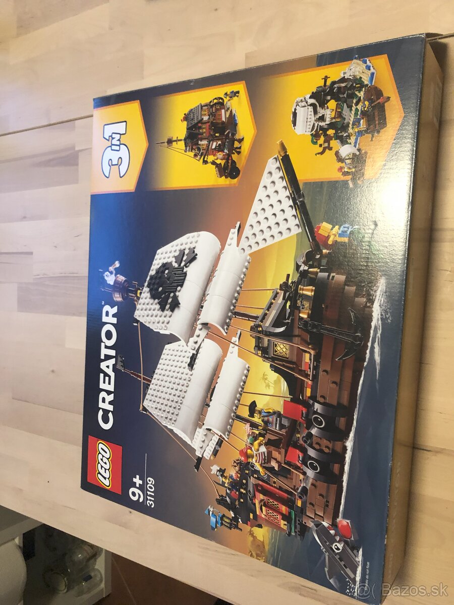LEGO Creator 31109 Pirátska loď