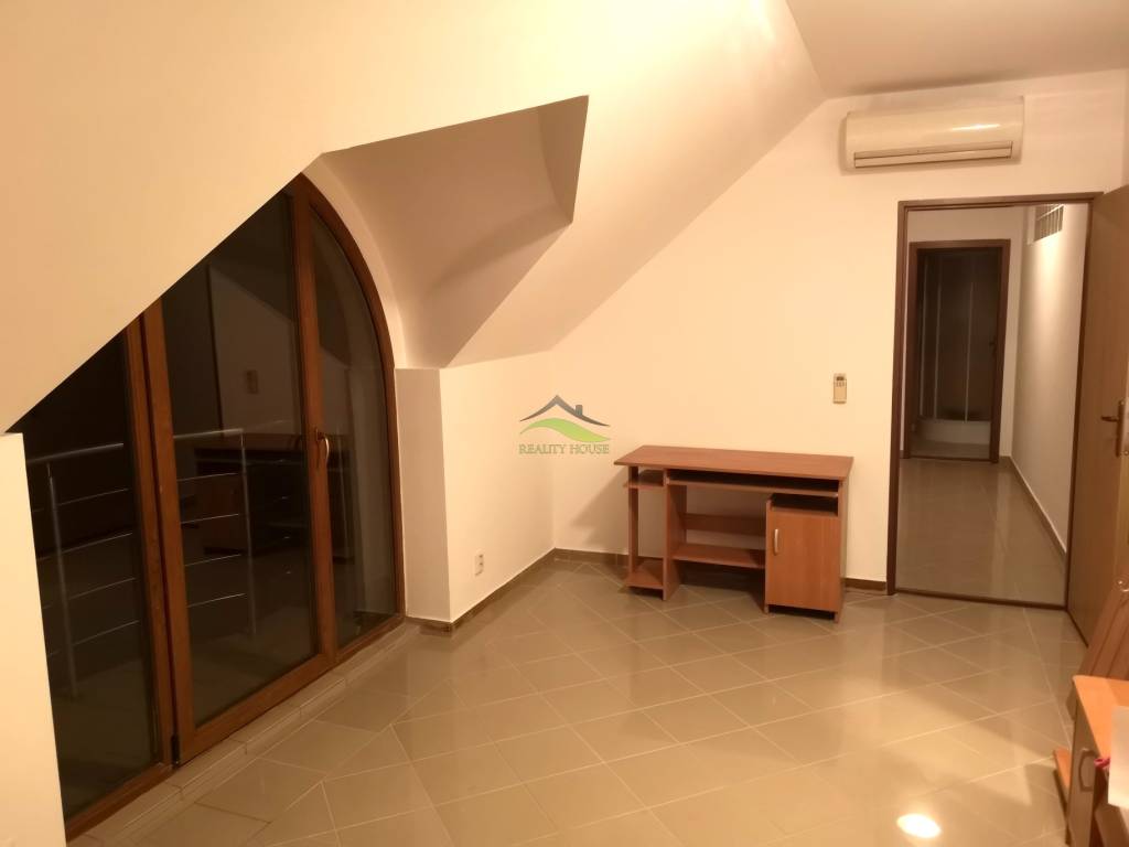 Na Námestí - priestory na podnikanie - služby, kancelárie -