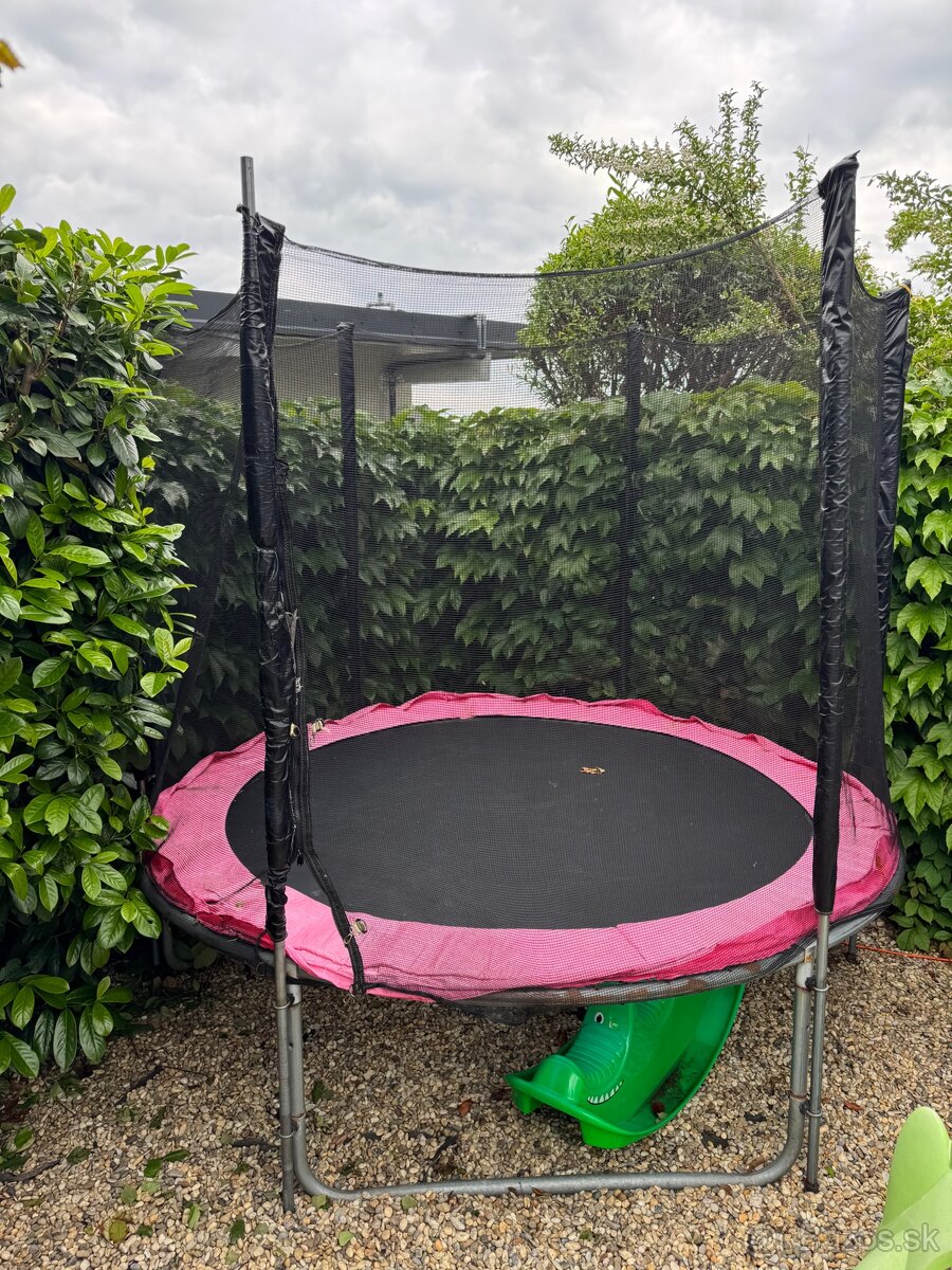 Darujem trampolínu