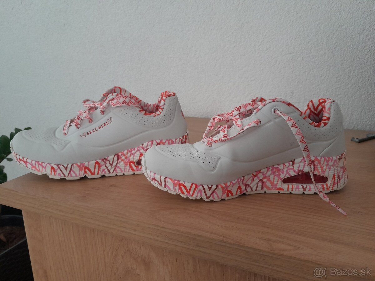 Tensky Skechers Uno
