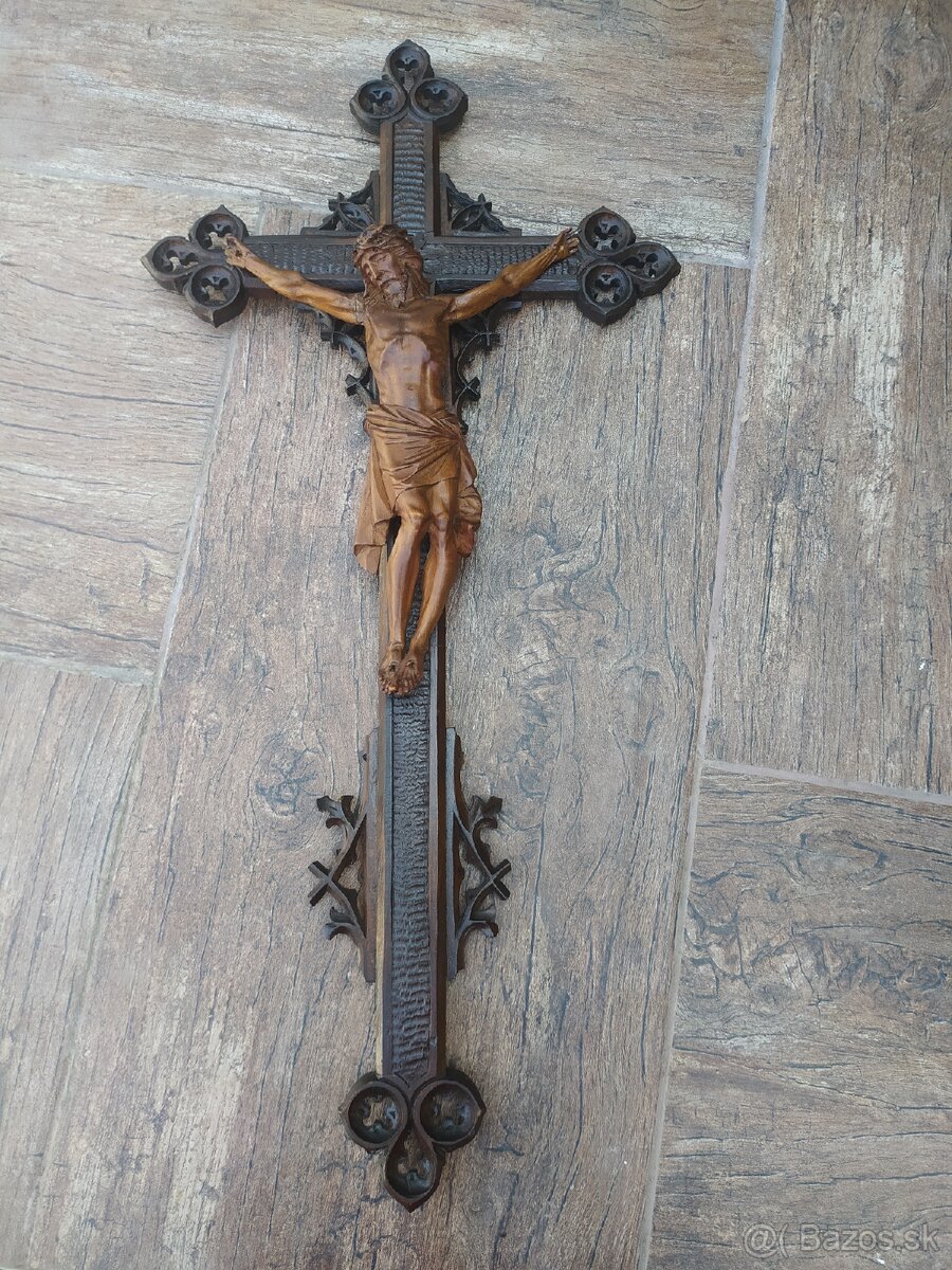 Drevorezba Ježis na kríži