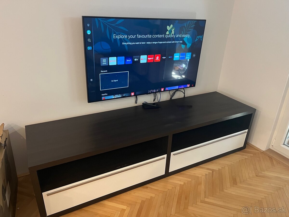Stolík pod TV