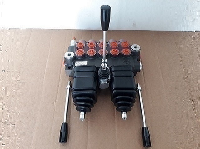 Rozvádzač hydraulický 1x páka + 2x joystick, 5 sekcií