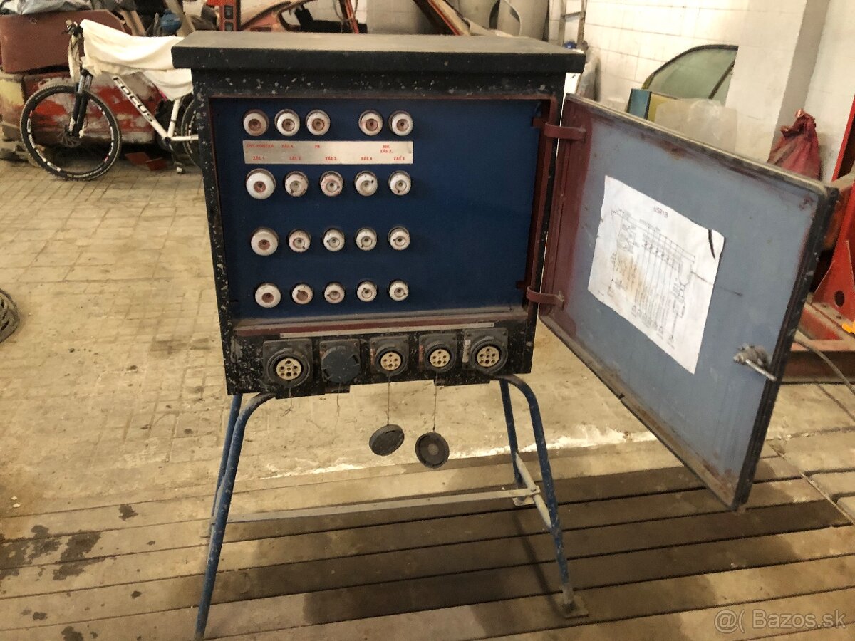 Stavebnú elektrickú rozvodnu skriňu antonik