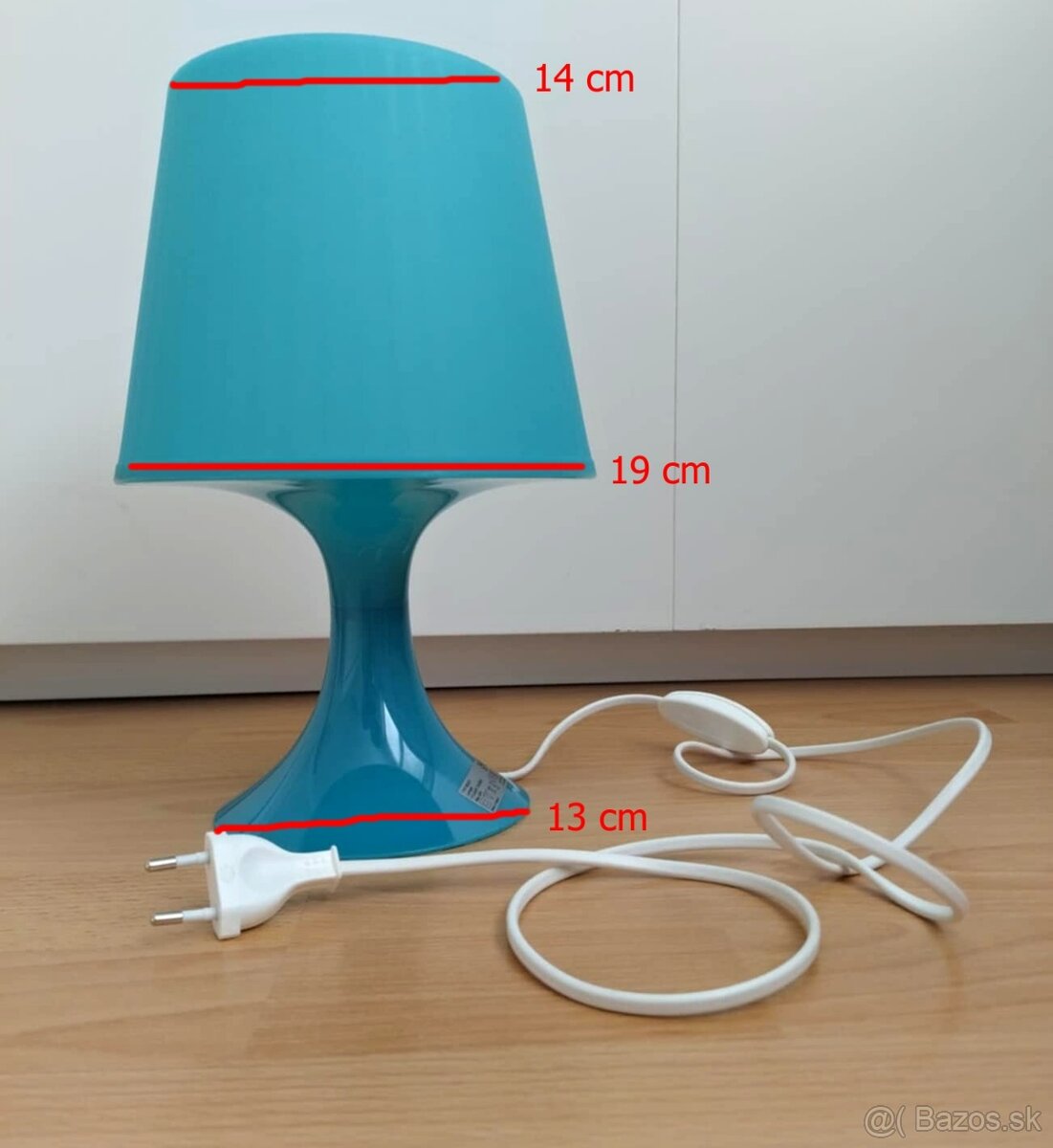 Modrá stolová lampa (Ikea)