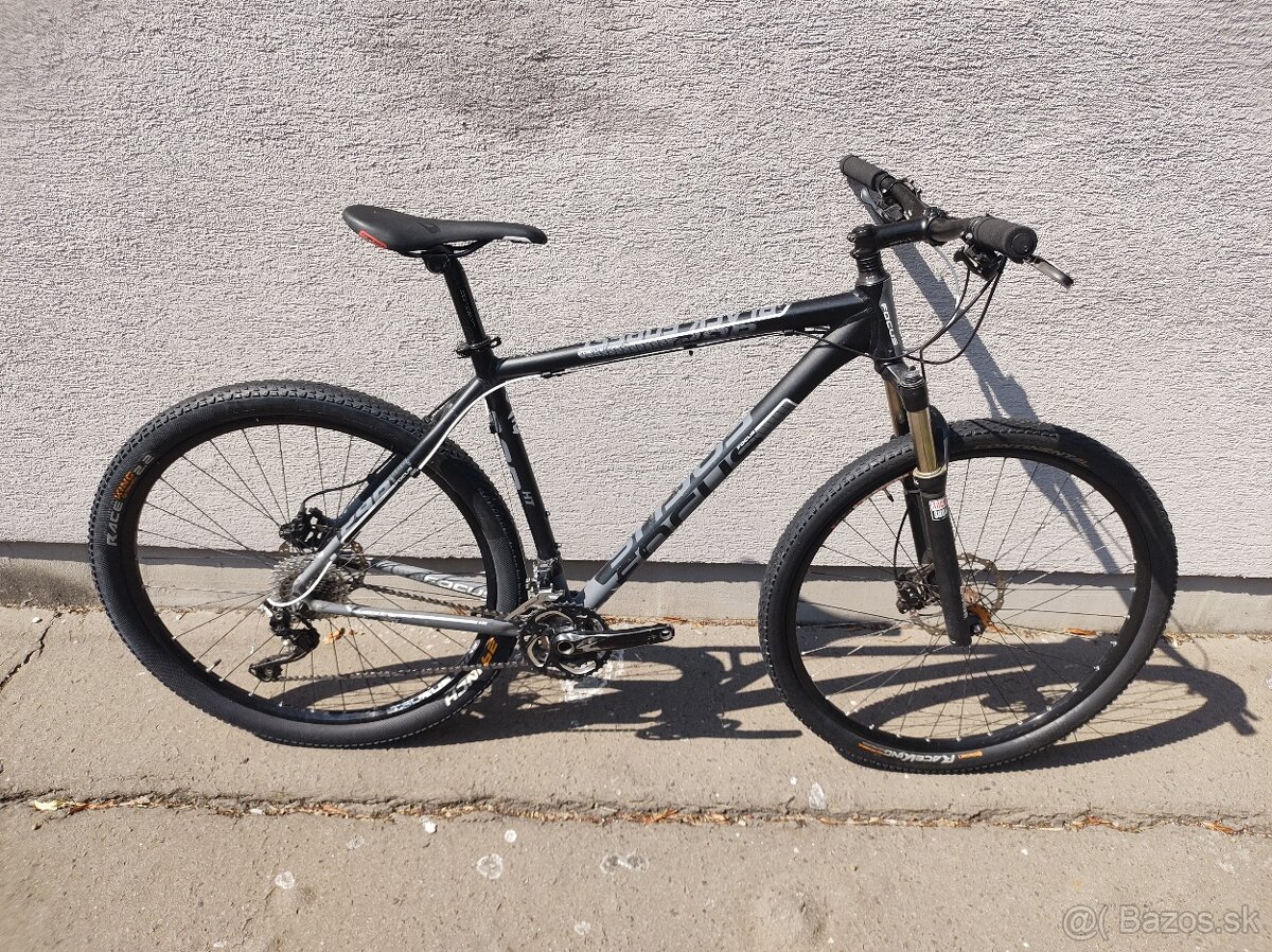 [09]  Horský bicykel Focus Black Forest 29r 2.0 (2013)
