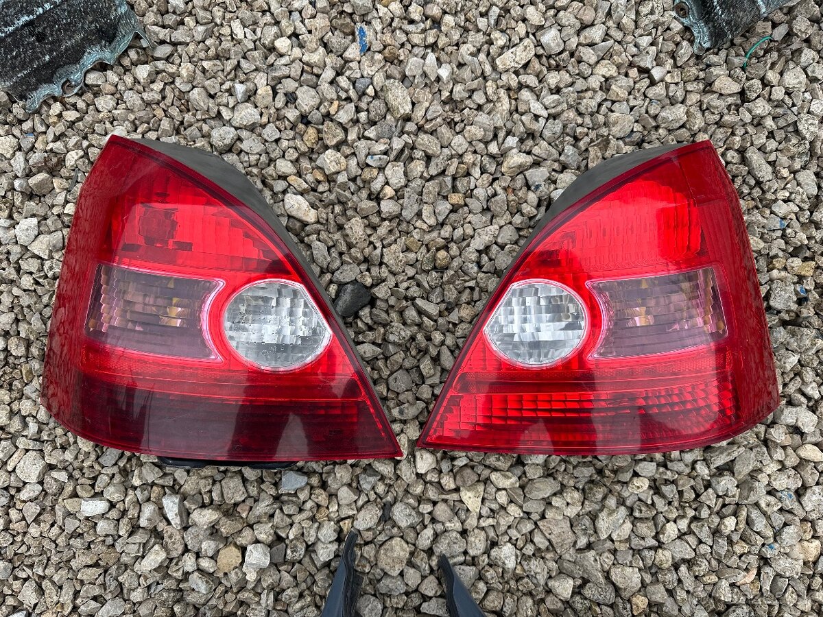 Predám svetlo Kapota Dvere Vypínače okien CIVIC 2001-2005