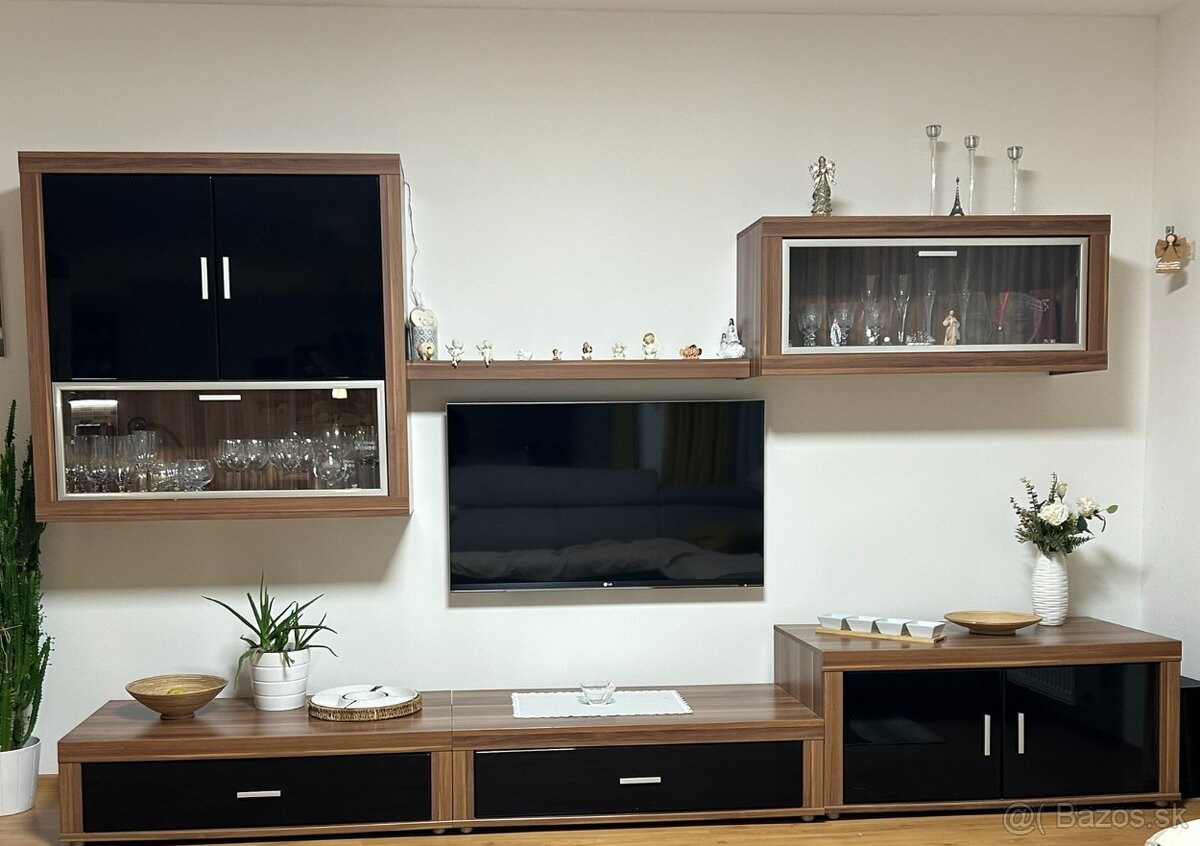 Predám zachovalu obyvaciu stenu