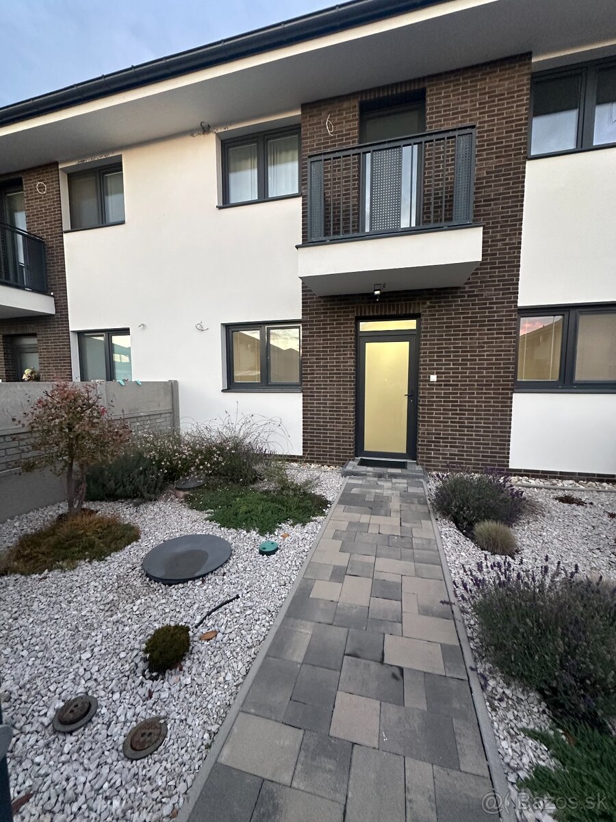 Prenájom, 3 izbový byt so záhradou, Veľké Úľany