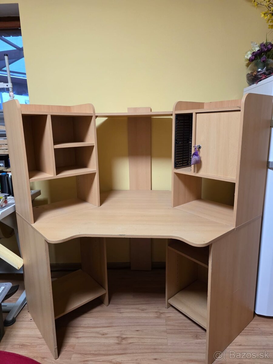 Pracovný stôl, stolík