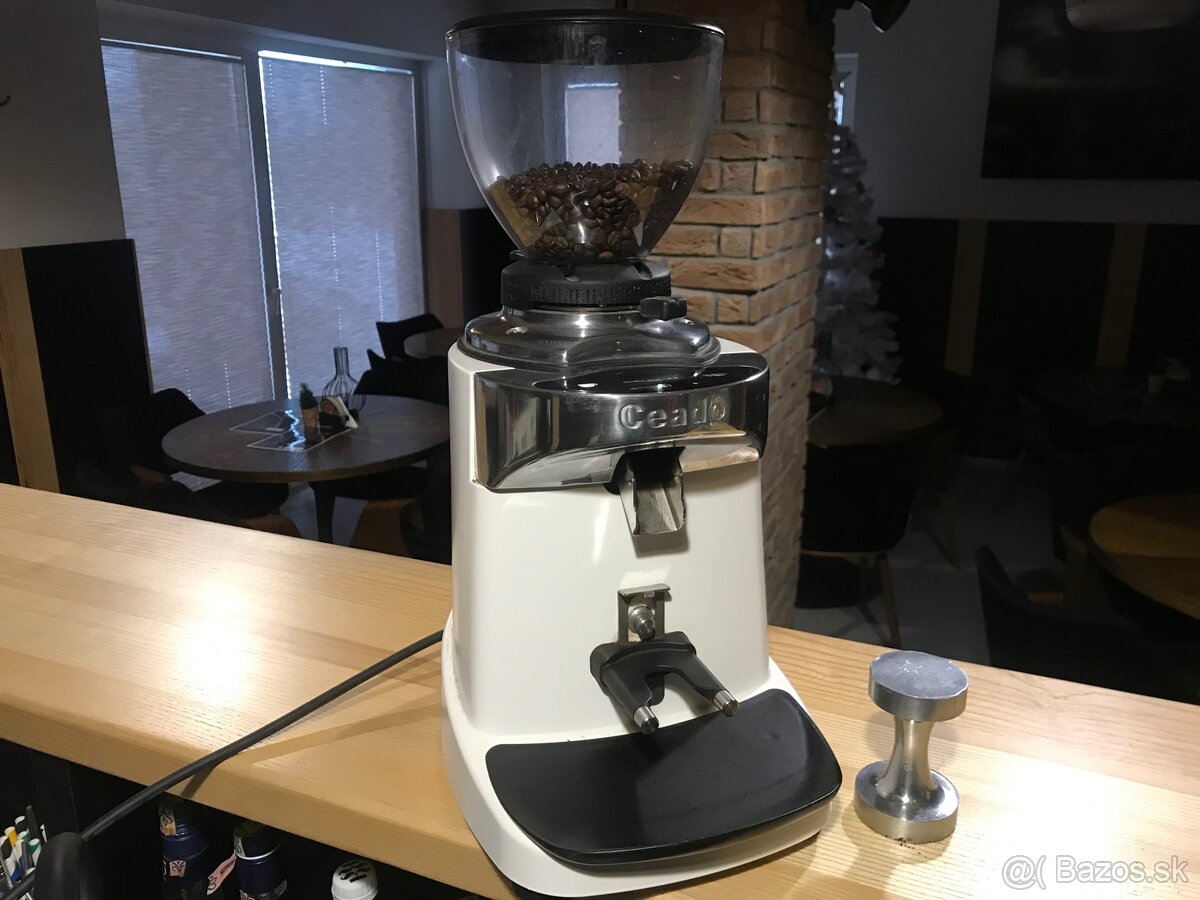 Profesionálny Mlynček na kávu Ceado