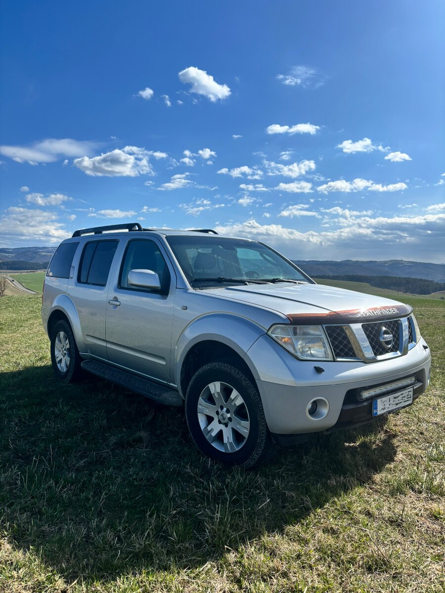 Nissan Pathfinder 2.5 dCI MT6 7-miestny