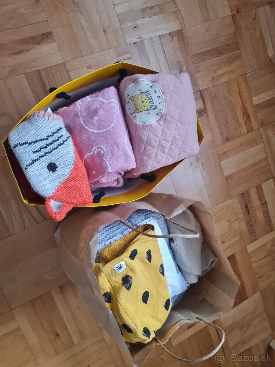 Darujem oblečenie pre dievčatko