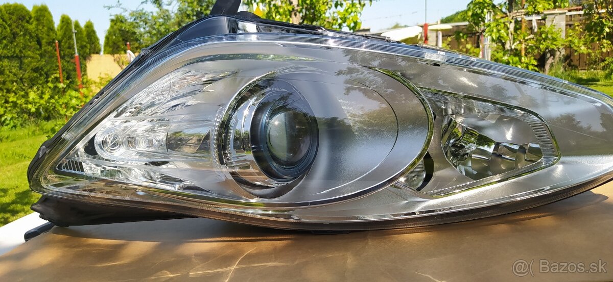 Lavy + pravý svetlomet Bi Xenon,Ford c-max Grand