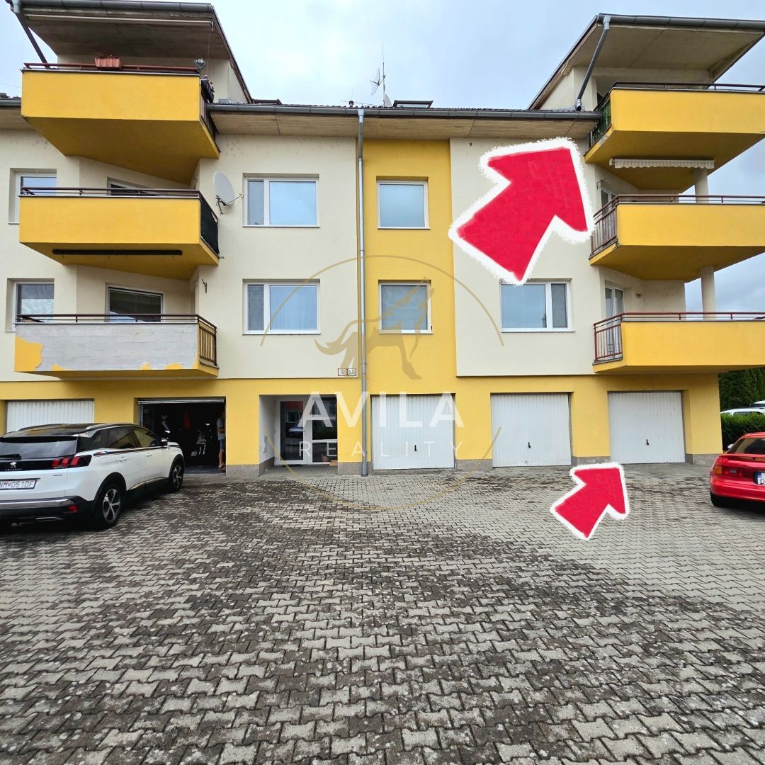 PREDAJ: Priestranný 4-izb byt, 2 balkóny, garáž_Nové Mesto n
