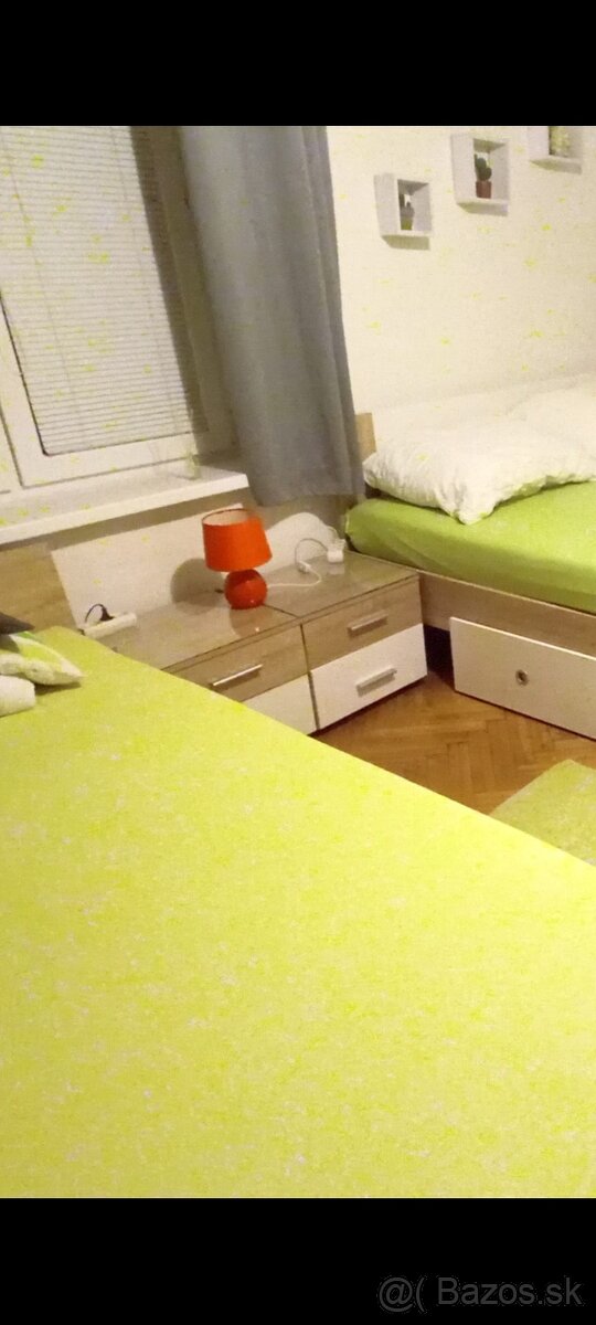 3 nočné stolíky