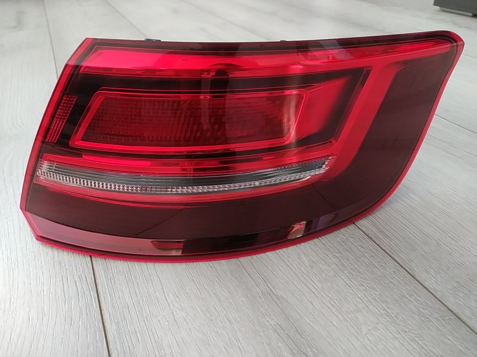 Audi A3 8V sportback zadne svetlo pravé 8V4