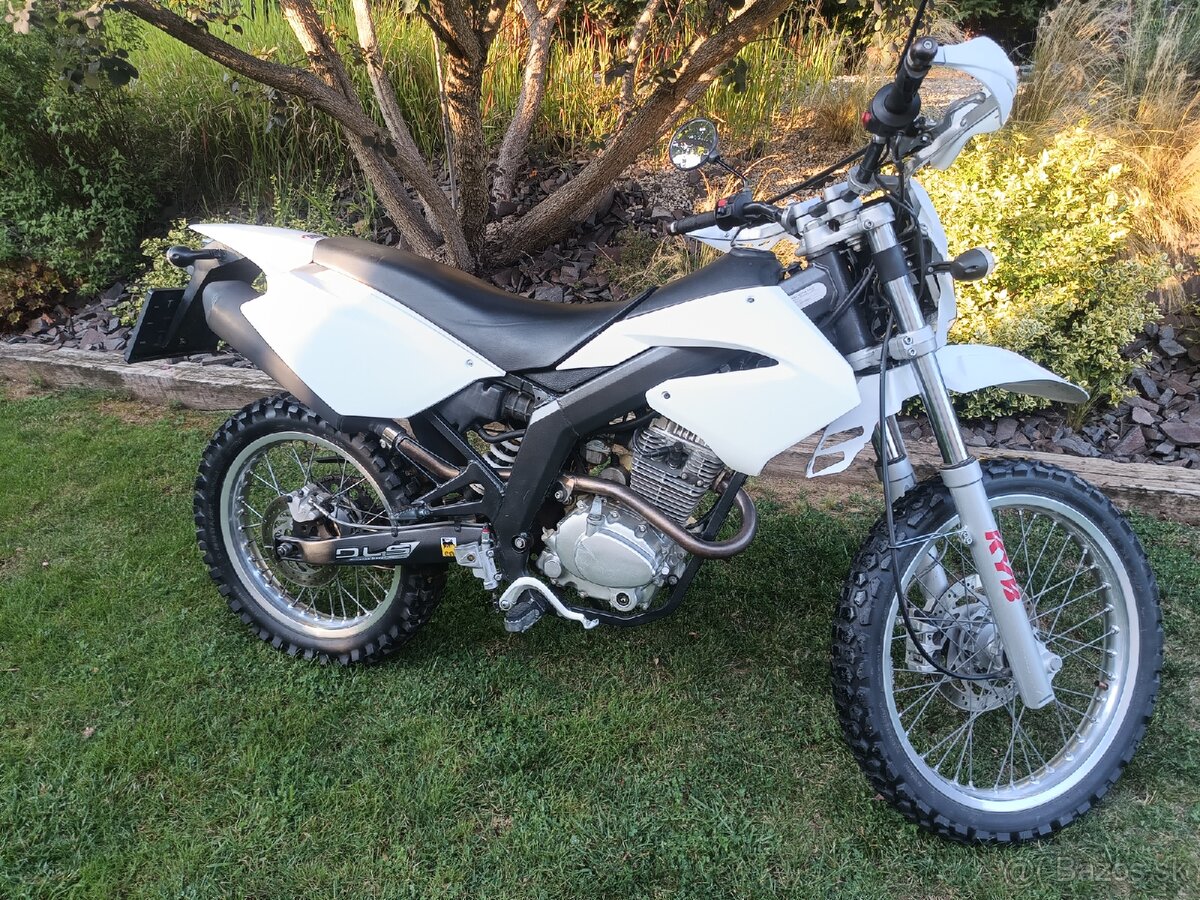 DERBI Senda R 125 4T
Model
Senda R 125 4T