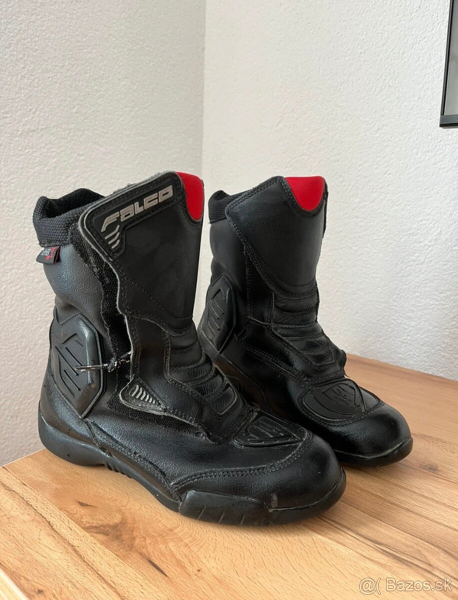 Predám dámske motorkárske topánky