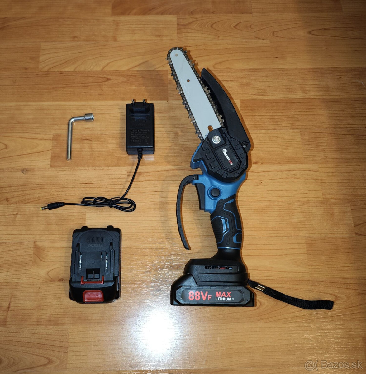 REZERVOVANÉ Aku píla MUSTOOL 1200W 18V s dvoma batériami