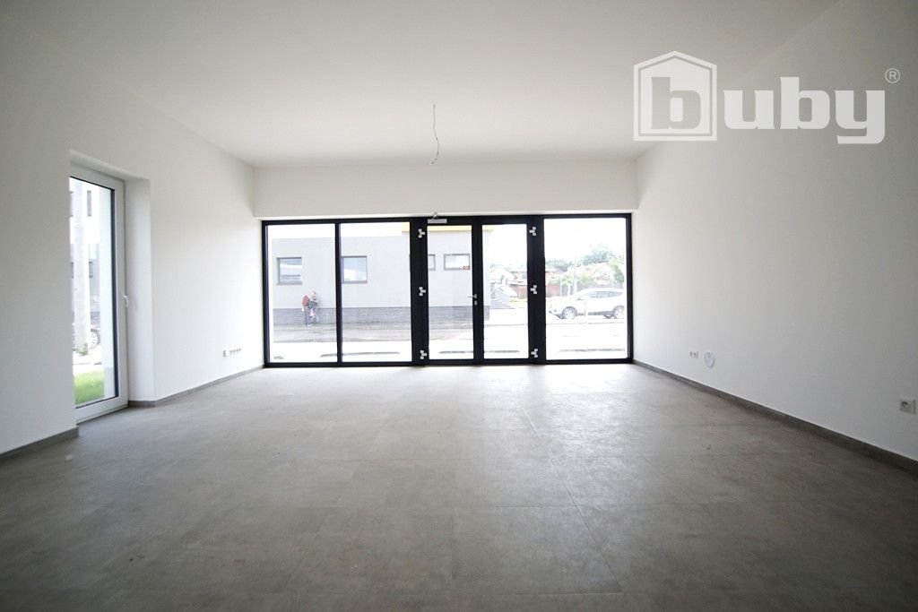 Na prenájom komerčný - nebytový priestor v novostavbe v Mart