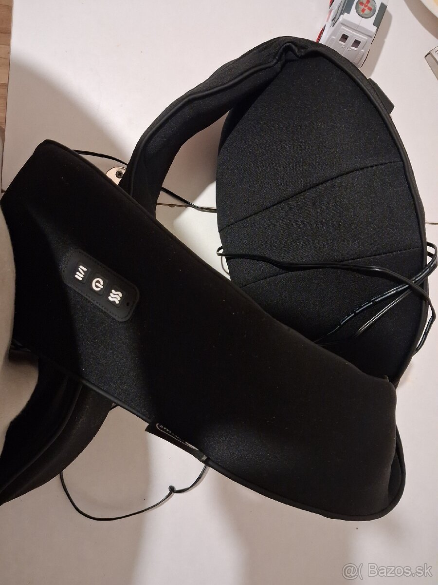 Masažny pristroj s ohrievaním