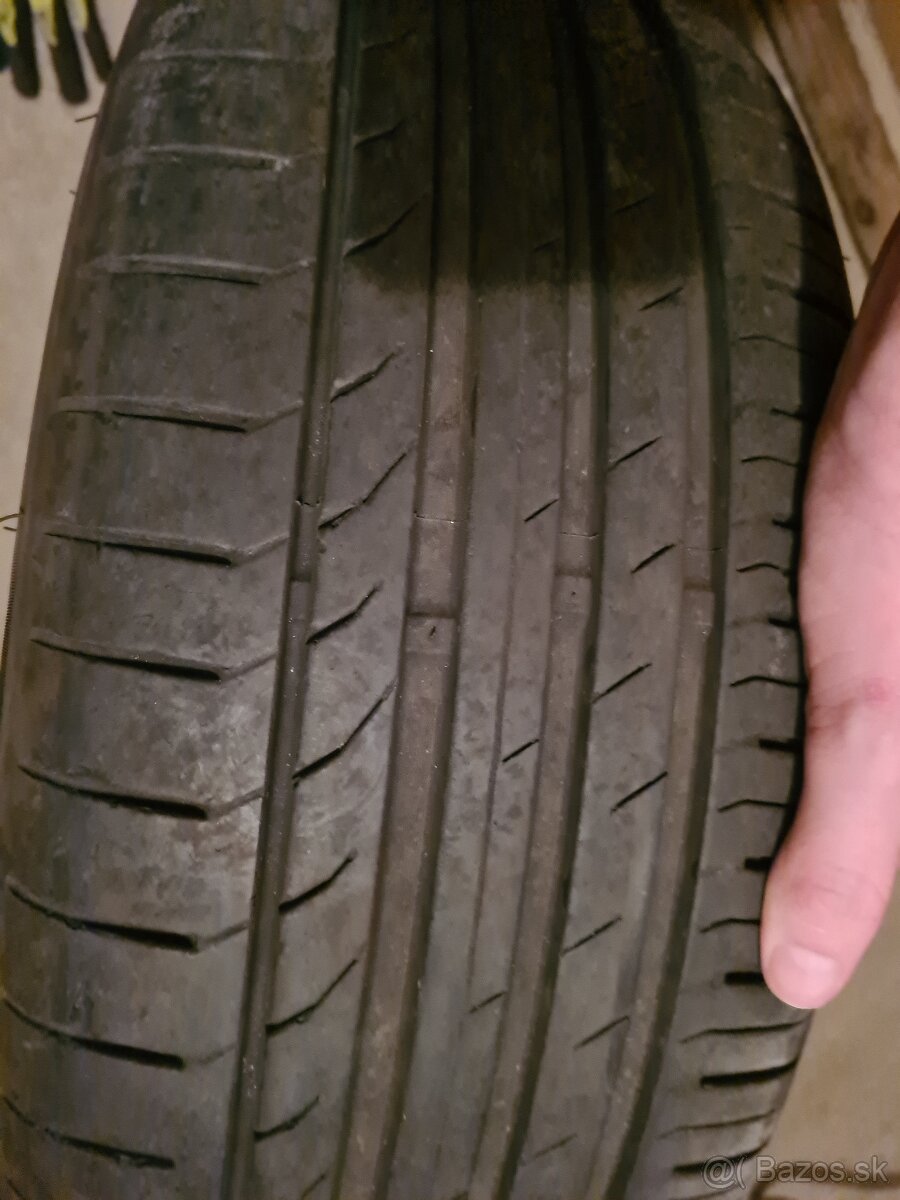 235 45 R17 gumy + elektróny Ford