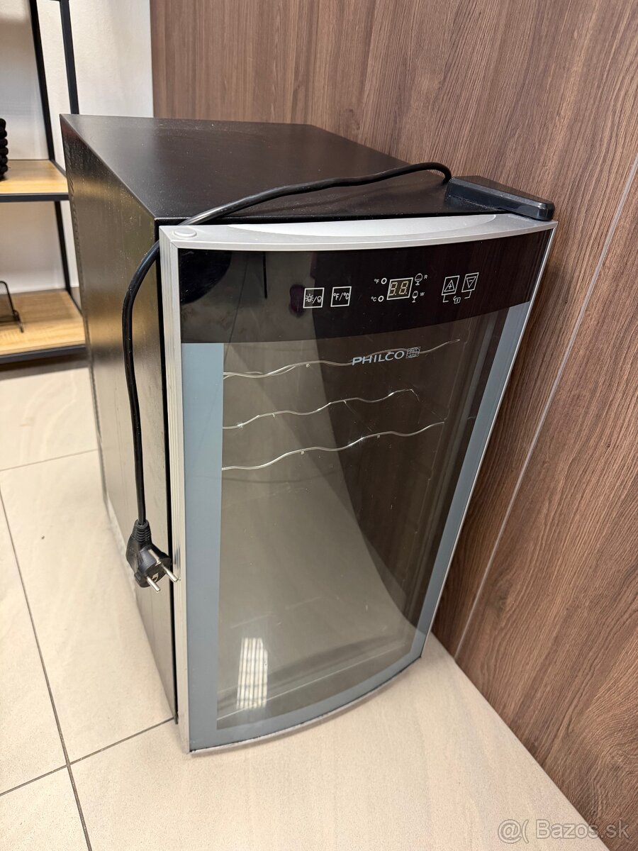 Chladnička na víno Philco