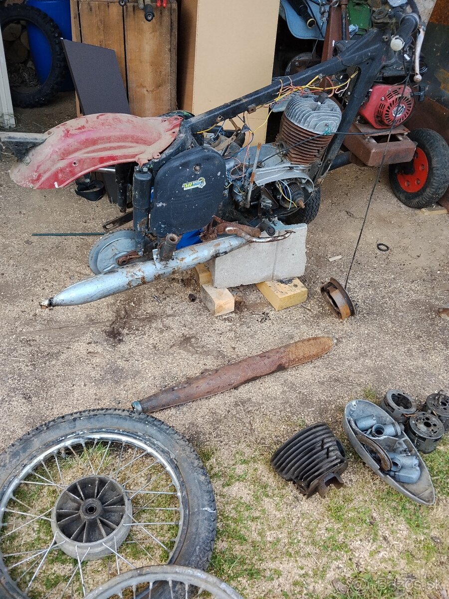 Jawa 250 590