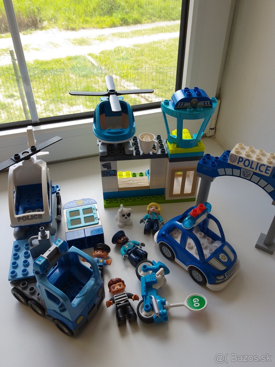 Lego Duplo polícia, policajná stanica