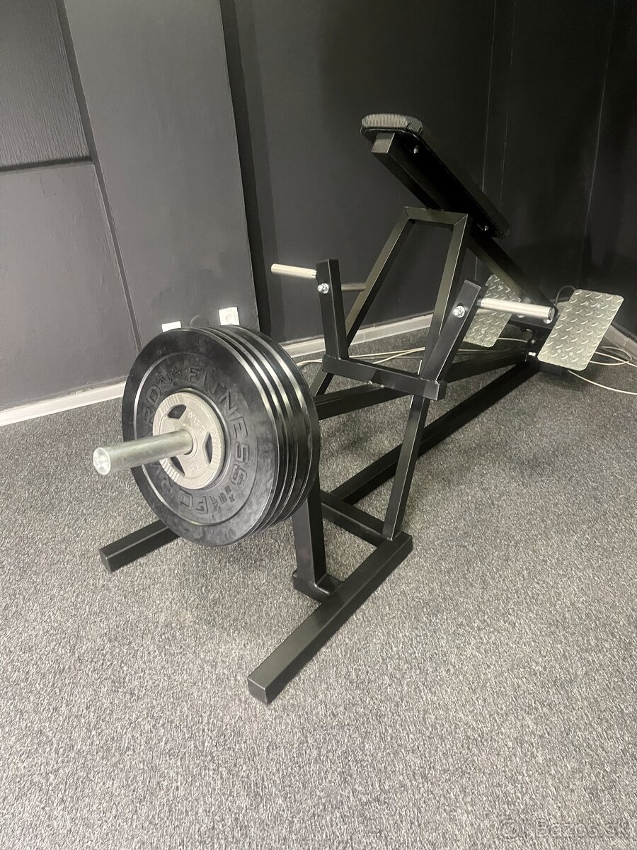 PRÍŤAHY V STOJI - VESLO / CHEST SUPPORTED LAT ROW
