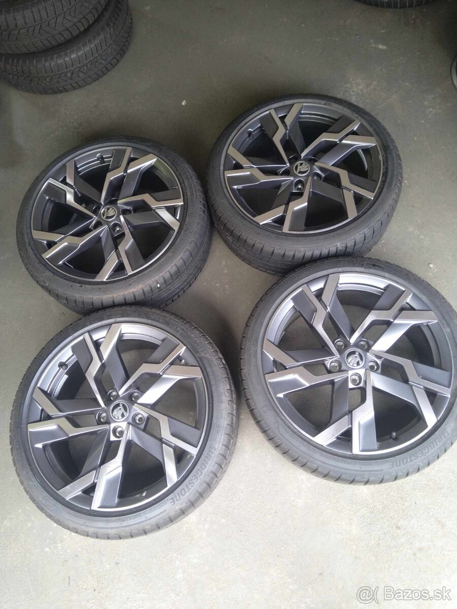 19" alu ŠKODA KAROQ + pneu originál.