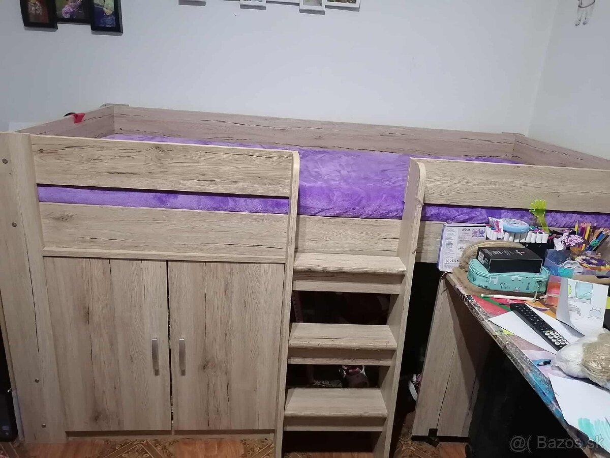 Poschodová posteľ s komodou
