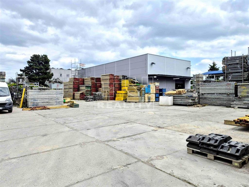 TUreality ponúka na predaj funkčnú priemyselnú halu s...