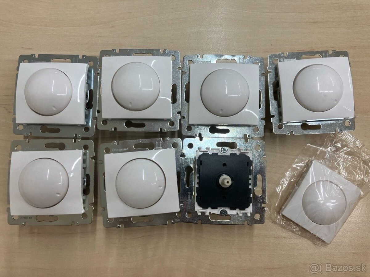 Otočné stmievače Legrand 7700 61 (Valena), 40-400 W, biely