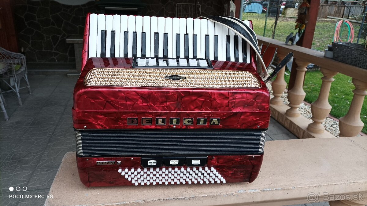 Harmonika -Akordeon.Delícia Carmen, červená perleť,80basová.