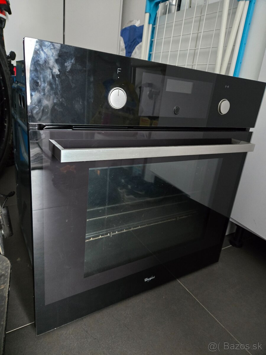 Teplovzdušná vstavaná rúra Whirlpool