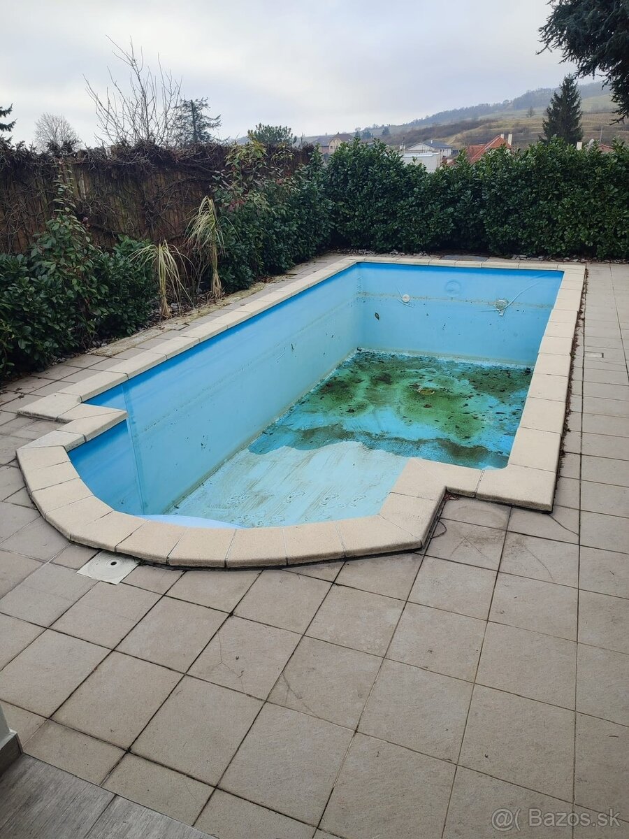 Bazénová obruba (lem)