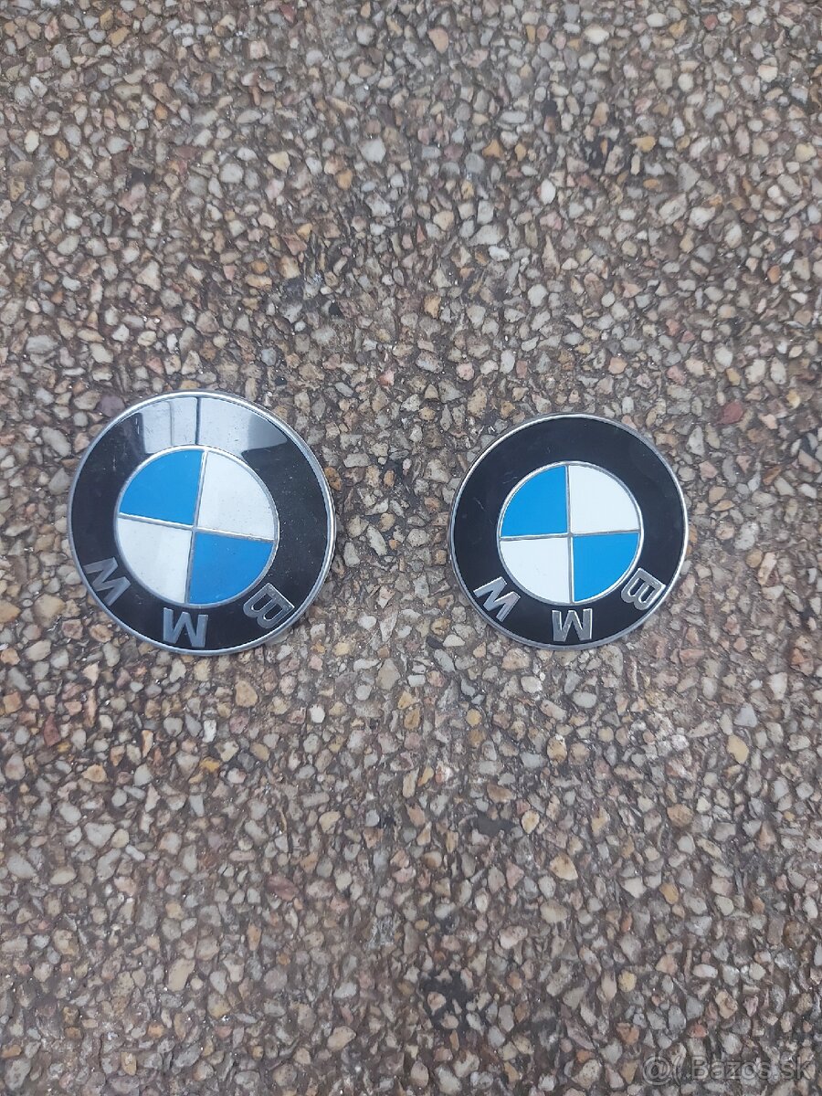 Bmw znaky ,puklicky - 82mm a 74mm priemer.
K diskom aleb